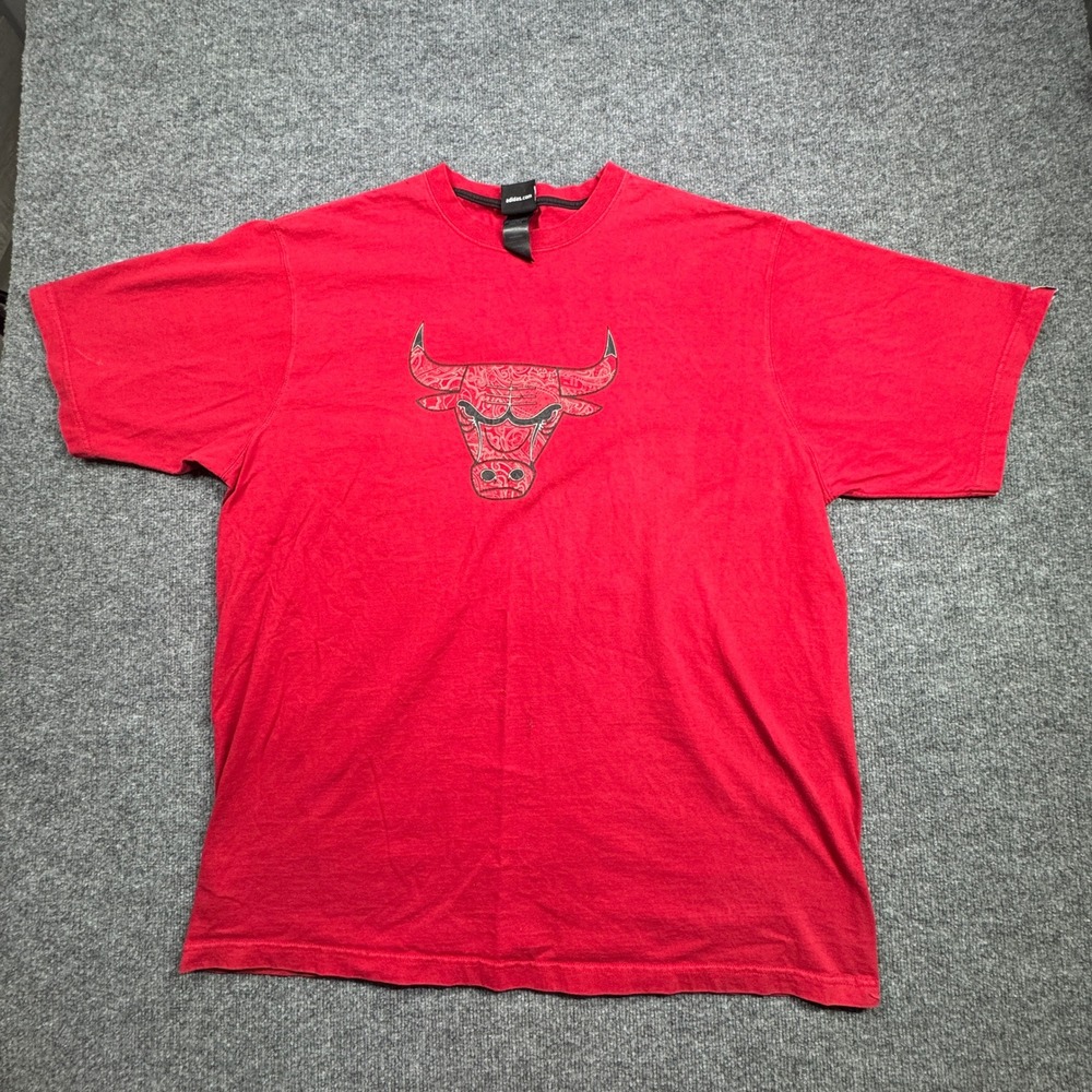 Chicago Bulls Adidas T Shirt Mens 2XL Red Paisley Logo Graphic NBA Basketball